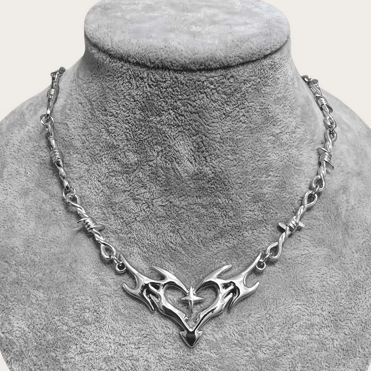 TEMU 1 pièce Collier gothique punk de cœur avec croix, épines, barbillons et flammes | Collier pendentif, convient aux hommes, idéal pour Halloween,