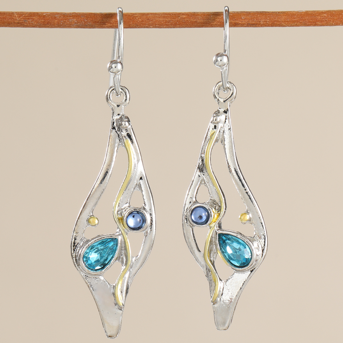 Image of Elegant And Minimalist Style Blue Synthetic Zirconia Inlaid Leaf-shaped Pendant Earrings For Women, Modern And Ear Additions