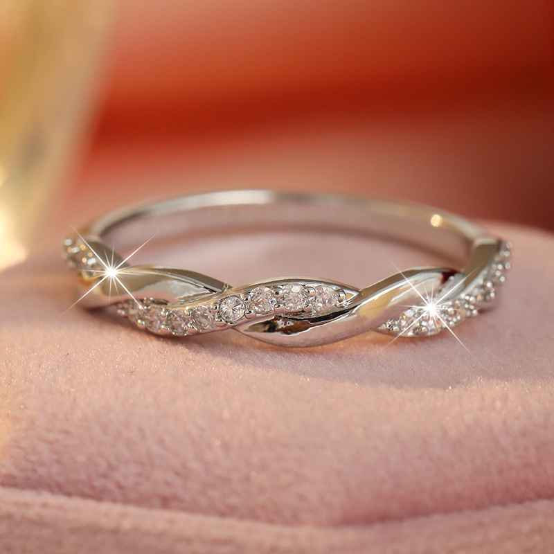 Women's Minimalist Twisted Rope Synthetic Zirconia Ring, Wedding