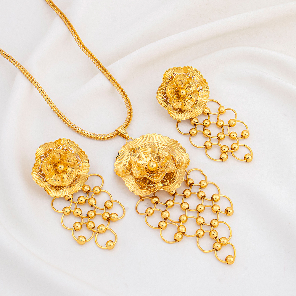 TEMU Parure de bijoux à pompons floraux plaqués or 18K pour femme, collier chaîne avec pendentif vintage et boucles d'oreilles pendantes à pompons en