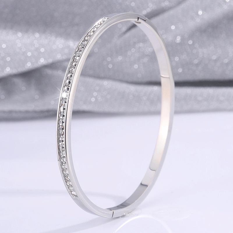 5pcs Cold Silvery Heart-Shaped Roman Numeral Bracelet Set