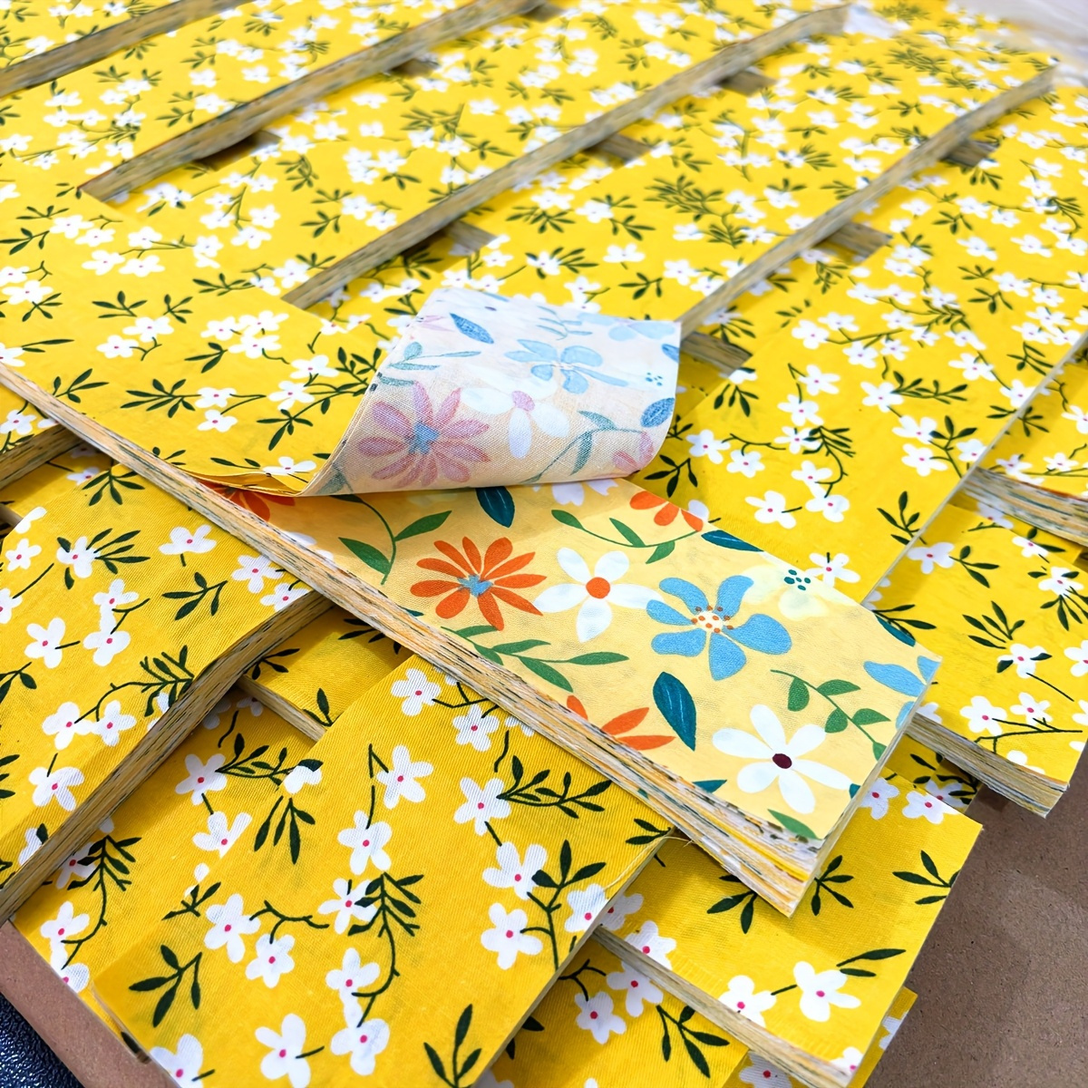 

40pcs Of Pre-cut Yellow Floral Patterned Fabric Strips, Measuring 6.35x50cm/2.5*19.68in - Patchwork, Quilt Making, Pillow Covers, And Crafting.