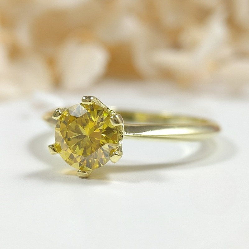 Women's 1.0 Carat Yellow Synthetic Moissanite Six-Clawed Ring
