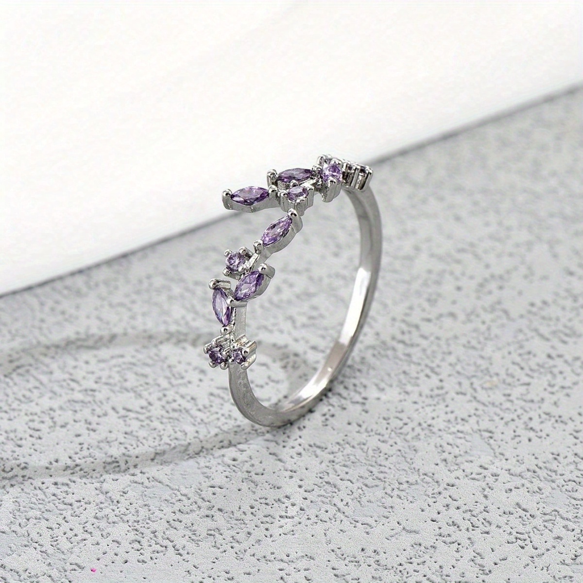 Image of A Easy And Elegant Ring - Featuring A Design Of Purple-, Perfect For Weddings, Graduation Season, Or Mother's Day Gifts, Ideal For Everyday