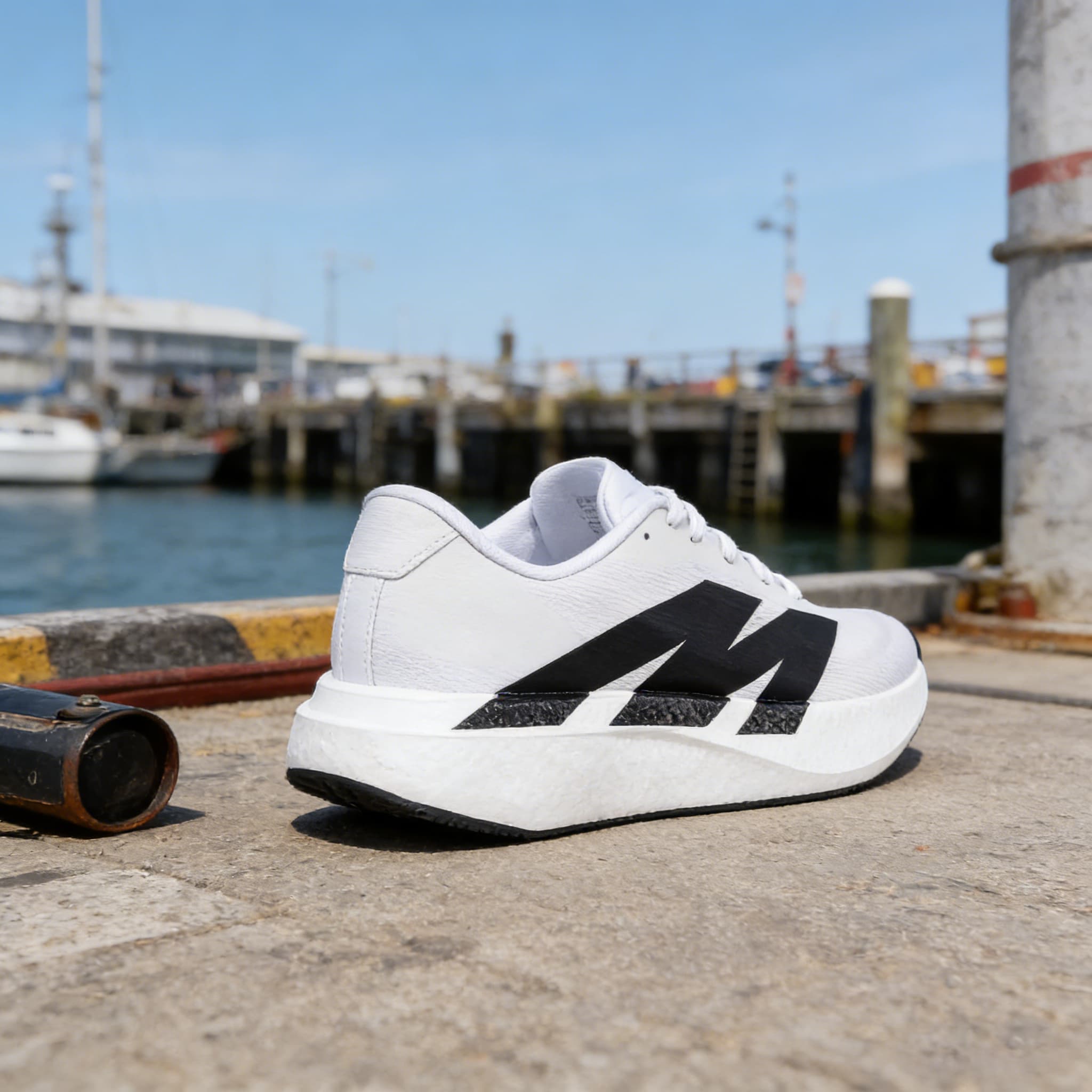 Sneakers, Classic Tong Outdoor Road Shoes, Lightweight Hiking, Running, and Cross-country Training Shoes for Men and Women, Comfortable for Daily Wear and Casual Outings, Ideal as a Birthday Gift