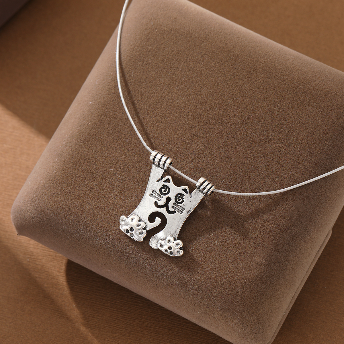 TEMU Pendentif style dessin animé avec motif chat ludique pour femmes, collier tendance pour fêtes décontractées quotidiennes et campus