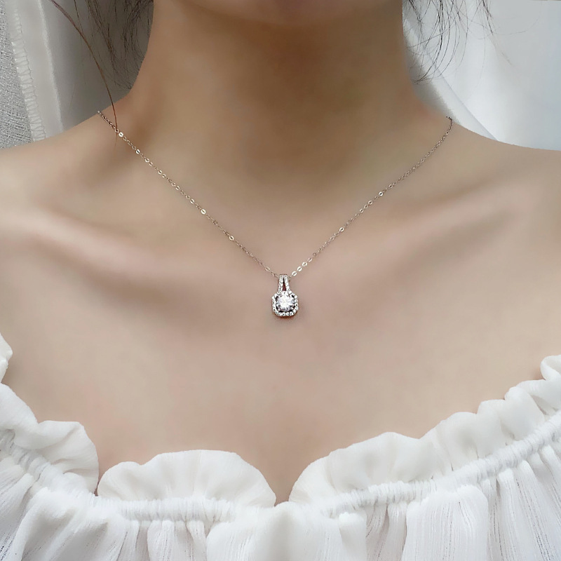 A 925 Silver Princess-cut Moissanite Pendant Necklace with a 1-2 Carat Stone, Featuring a Prong Setting. This Unisex Collarbone Chain Is Perfect as a Valentine's Day Gift for Men and Women, Couples, or as a Present for Weddings, Vacations, Dates