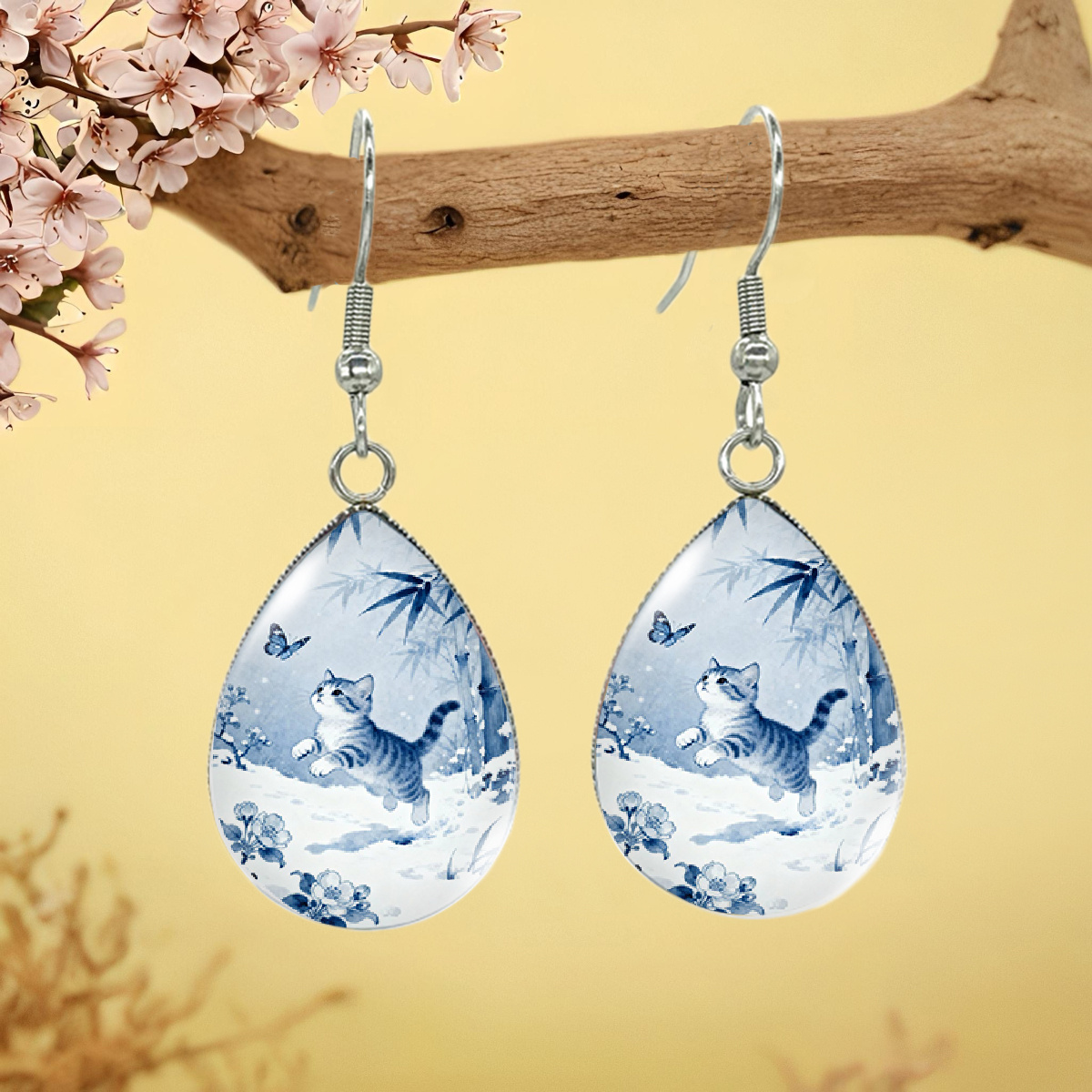 TEMU Pendentifs tendance avec illustration de chat poursuivant des papillons, accessoires en verre, cadeau, pile