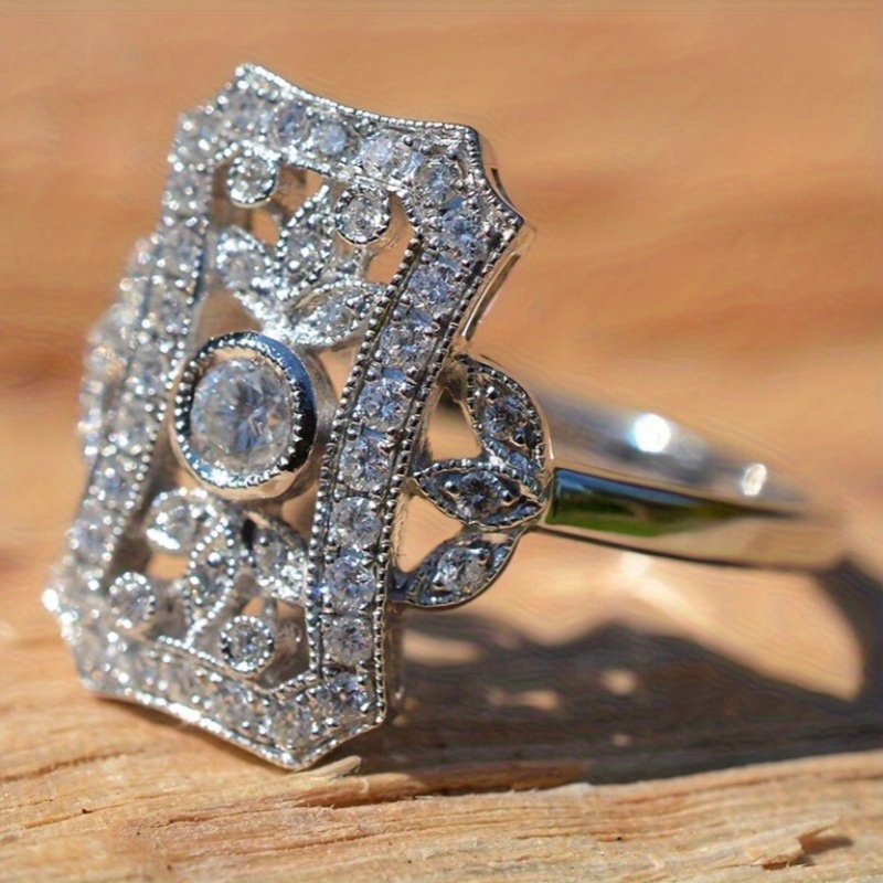 Vintage Luxury Hollow Inlaid Ring for Women