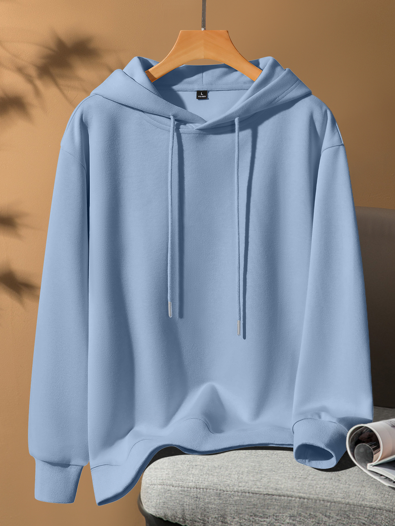 男士白色纯色连帽毛衣 - 极简主义纯色套头毛衣，光滑质感，柔软针织般触感，可机洗，春秋叠穿必备，休闲与半正式穿着，无扣/拉链设计 - 长袖常规版型，光滑质感，适合叠穿，宽松版型，适合春秋季节，白色，极简设计, 男士运动衫,男士连帽衫 0