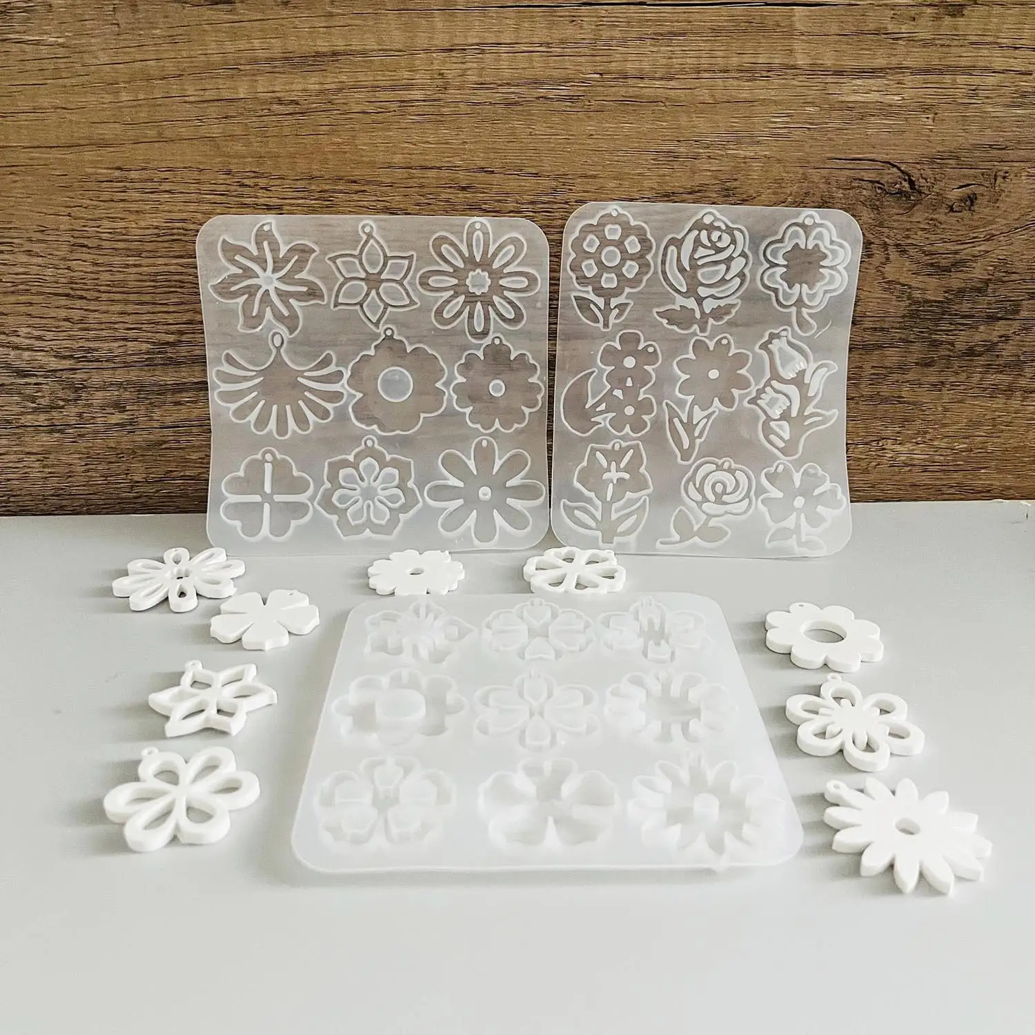 E-shop 3-teilige Blumen-Silikonform für Resin-Gießen, Gips & Beton – DIY Schmuckanhänger Formen mit Rosen-, Blatt- floralem Design