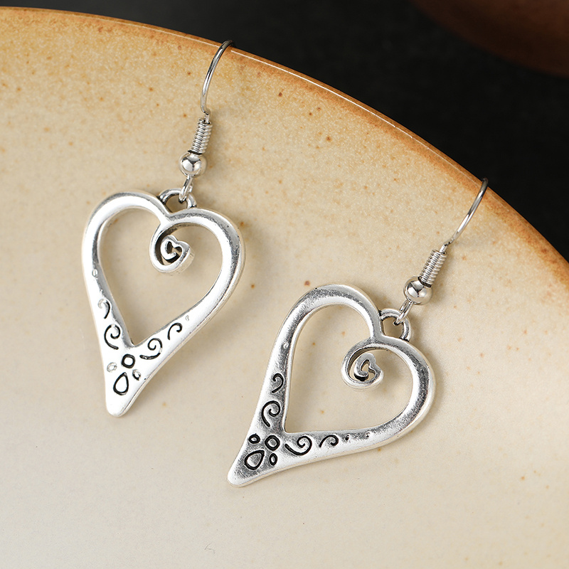 Women's Vintage Hollow Heart Dangle Earrings