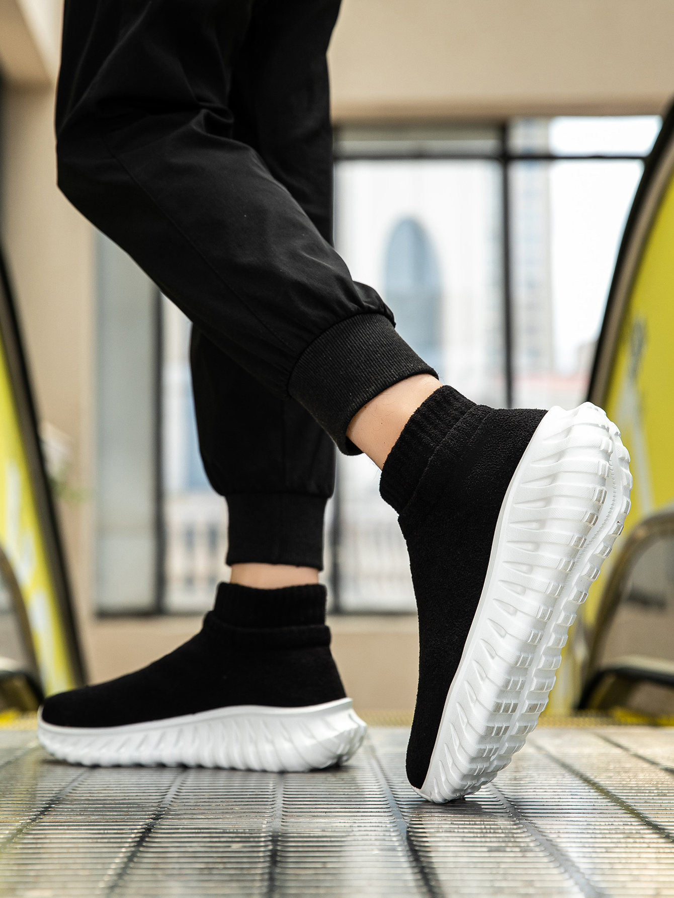 2025 New Autumn And Winter Thick Warm Men'S Fashionable Versatile High-Top Casual Shoes, Lightweight And Comfortable Sports Shoes