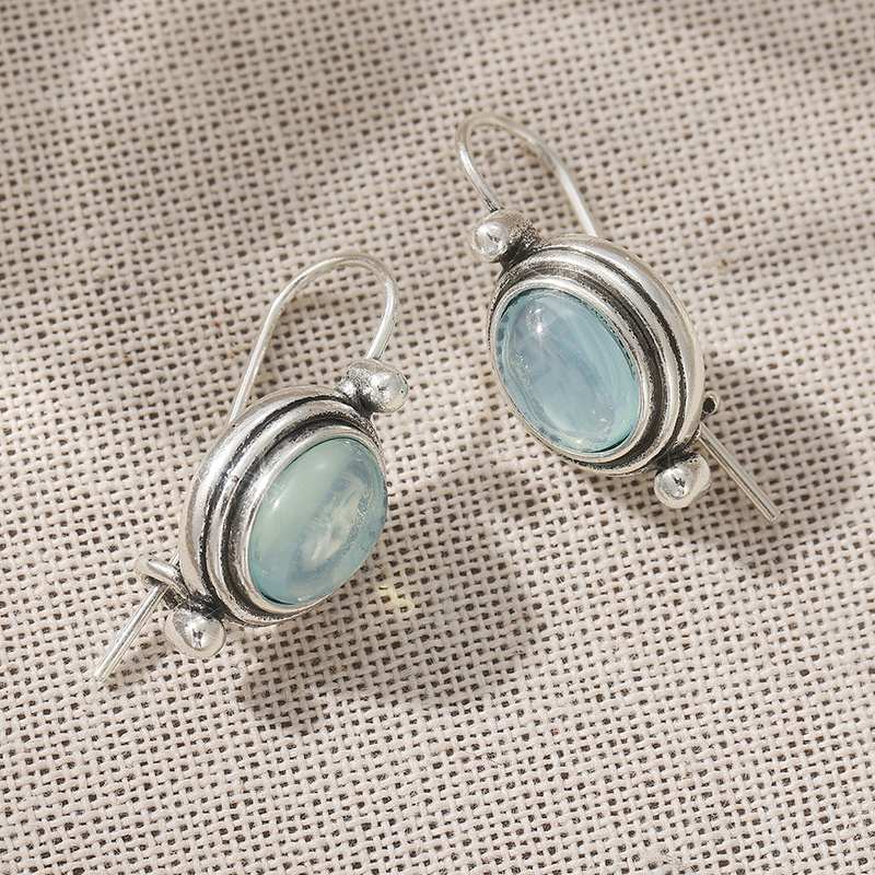 E-shop Klassische und vintage-inspirierte geometrische Schmuckstücke, ovale Ohrringe, raffinierte Accessoires für Damen und wunderschöne