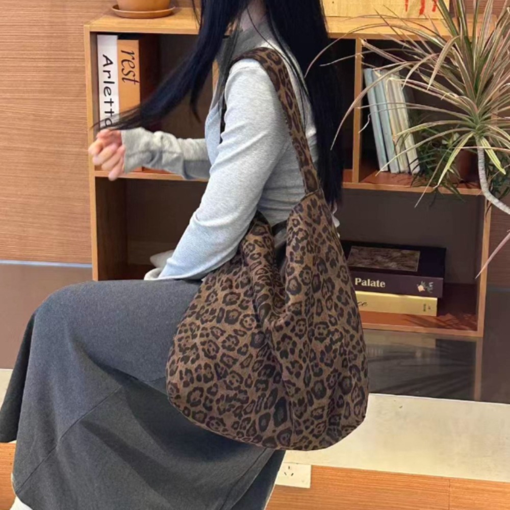 E-shop Damen Tote Bag mit Leopardenmuster und großem Fassungsvermögen | Handtasche mit fixiertem Schultergurt, goldenfarbener Verschluss ohne Hardware,