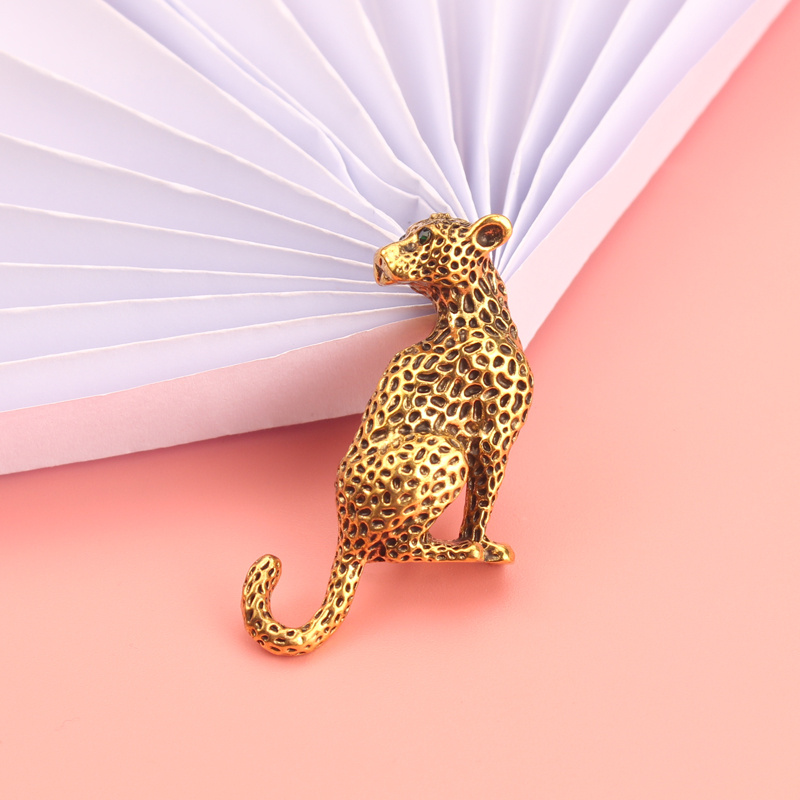 Image of Vintage Court Brooch, Alloy Leopard Light Proof Kit Accessories.