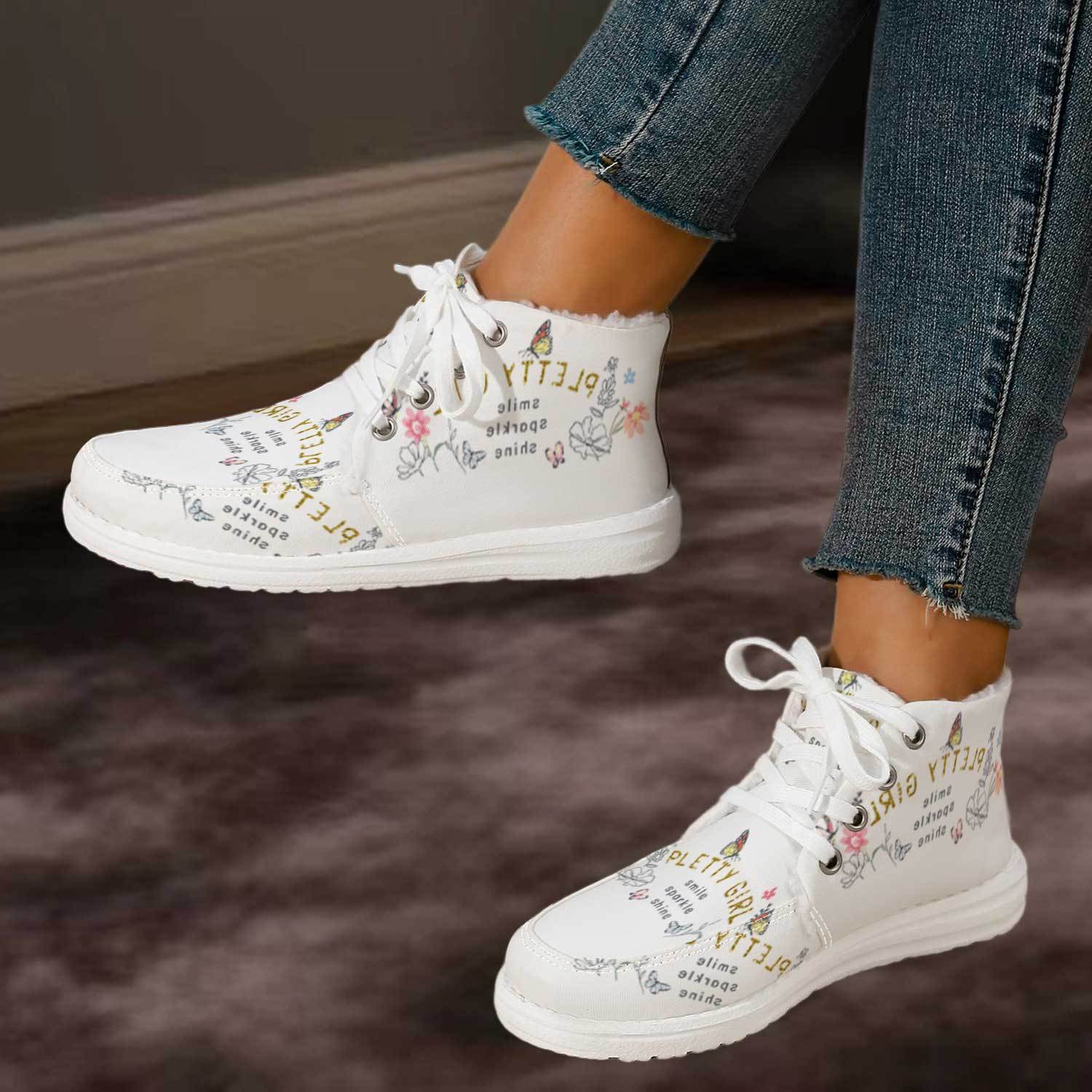 Nieuwe stijlvolle en trendy dames sneakers met hoge vetersluiting