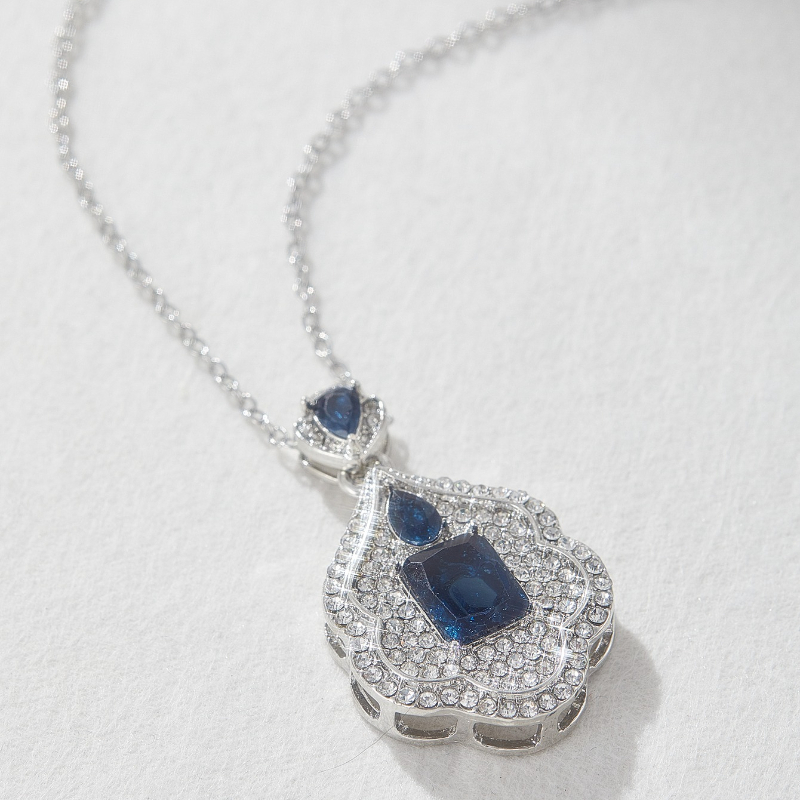 TEMU Collier pendentif vintage de luxe en synthétique avec motif élégant de pour femme, idéal pour les fêtes, et d'anniversaire