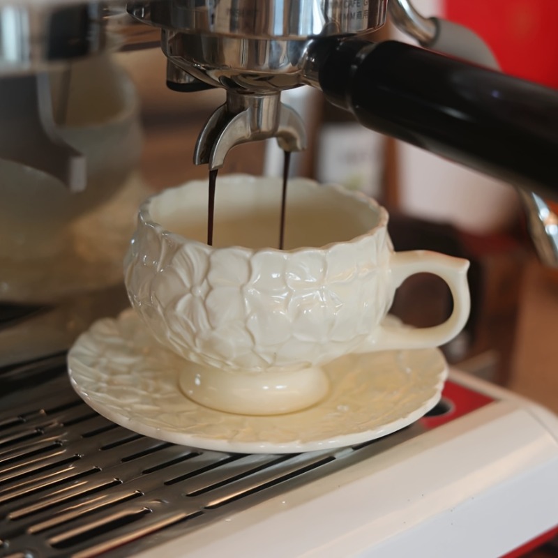 A 2pcs Afternoon Tea Set Featuring Ceramic Coffee Cups And Saucers (1 Cup & 1 Saucer), with a Generous 260Ml Capacity And a Beautiful Floral Design. It'S Dishwasher Safe for Convenient Cleaning