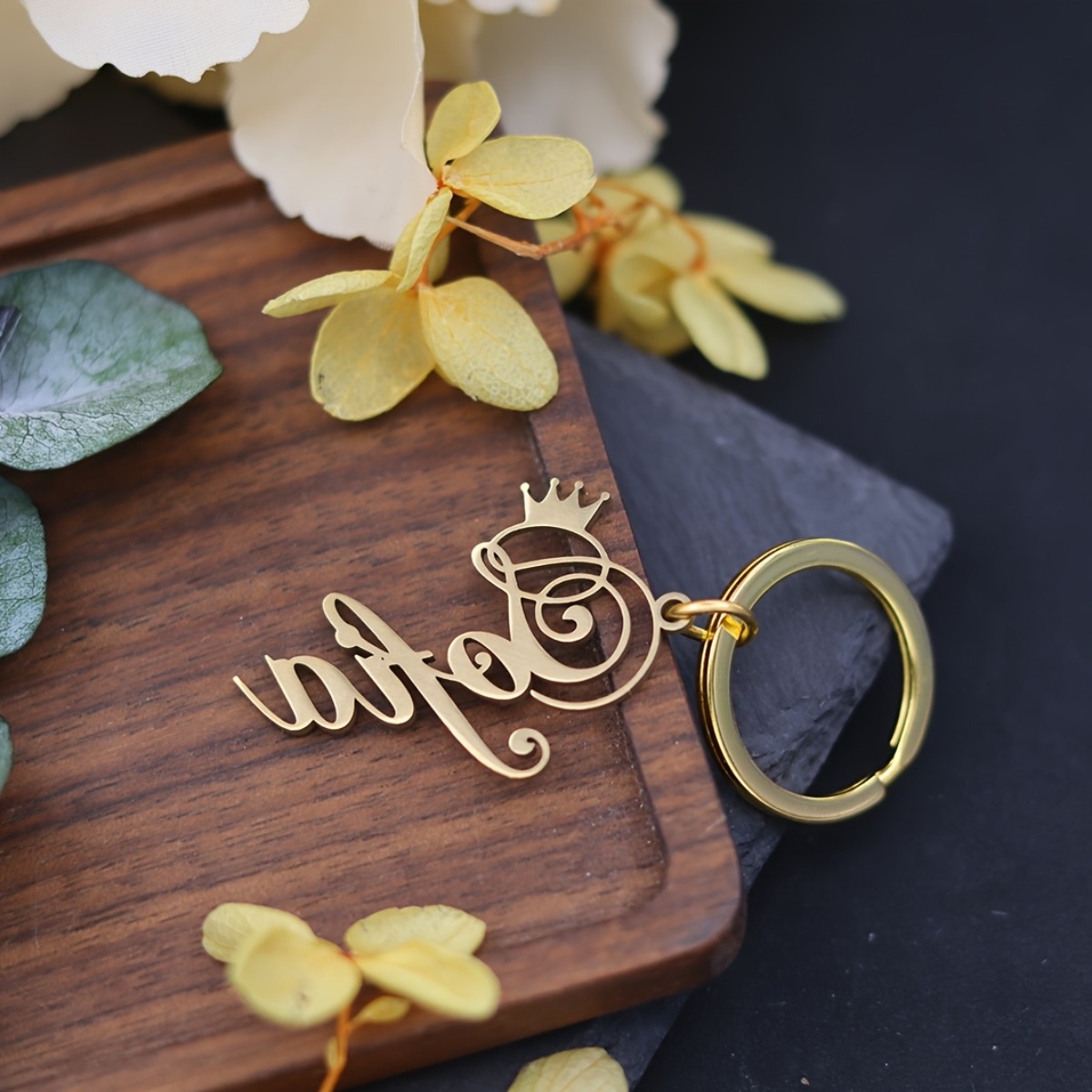 TEMU [1pc] Personalized Crown Keychain - Customize Name/letters, Stainless Steel Elegant Crown Decoration, Custom Nameplate Key Ring Gift, Suitable