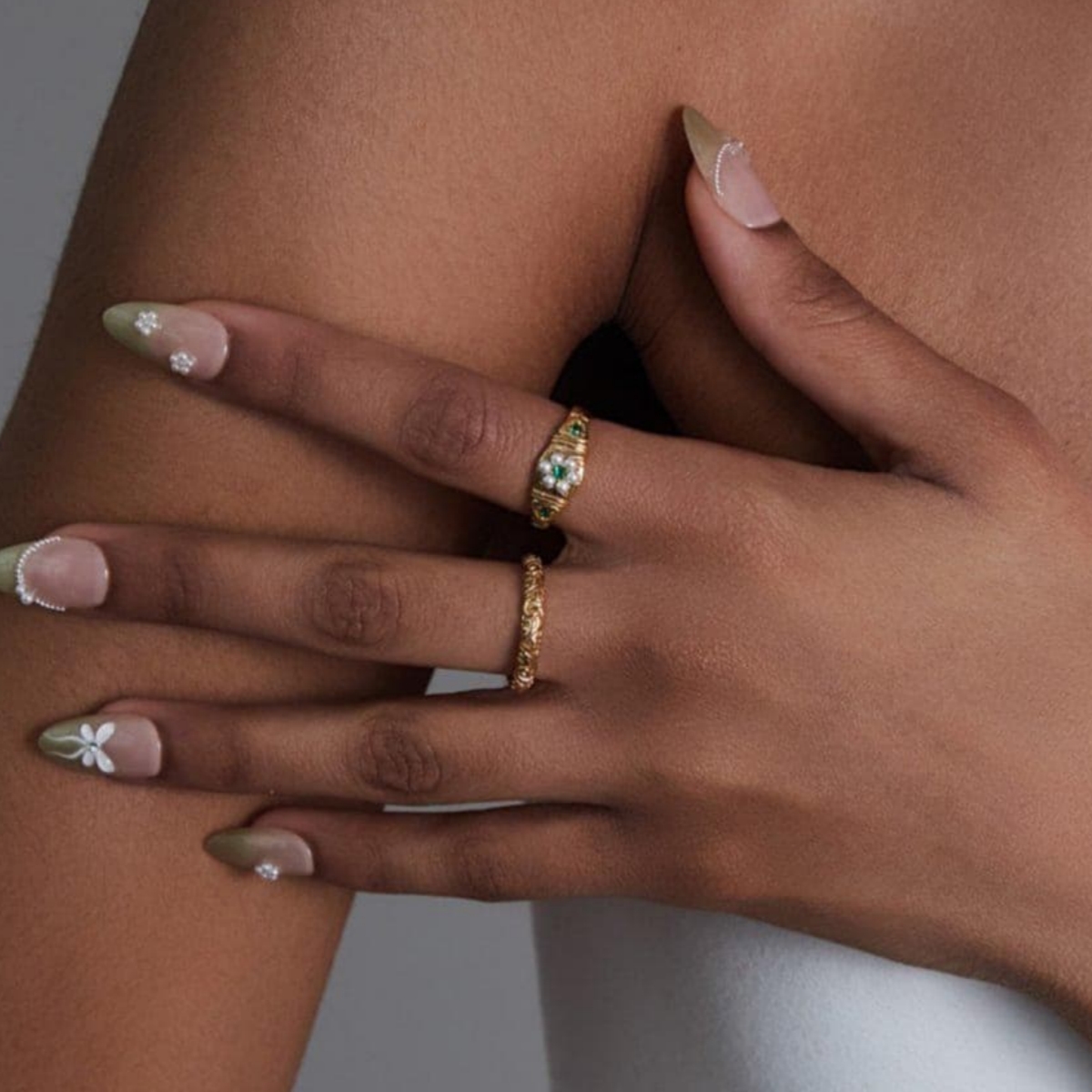 Women's Vintage Soft Elegant Green Zirconia Ring
