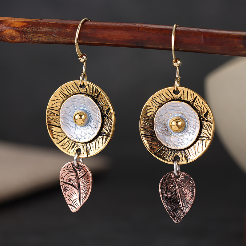 Women's Vintage Contrasting Round Tag Leaf Pendant Earrings