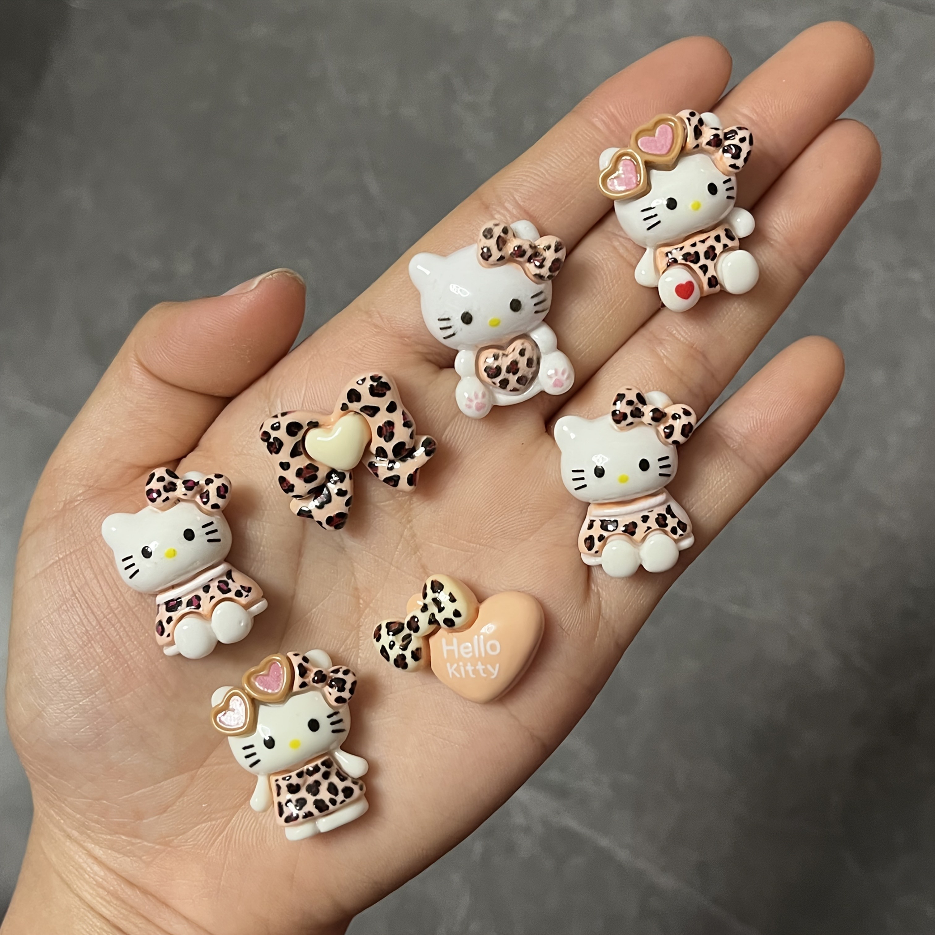 E-shop [Autorisiert] Sanrio 12-teiliges Schmuck-Set, DIY handgefertigte Haarspangen, Haar-Accessoires, Wasserbecher-Aufkleber, Schuhanhänger, perfektes