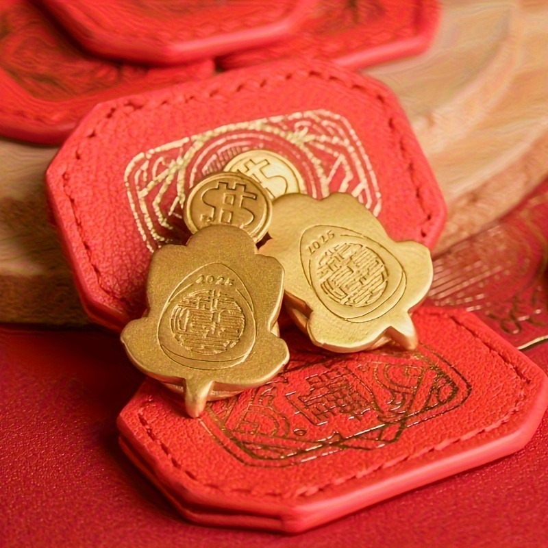 手工制作的金色海龟风水护身符 - 一款中国铜合金财富魅力饰品，是送给女 奢华圣诞礼物，也是日常吉祥装饰品。精美的金钱龟雕像，带有复杂的中国图案和精致的雕刻 商品详情 8