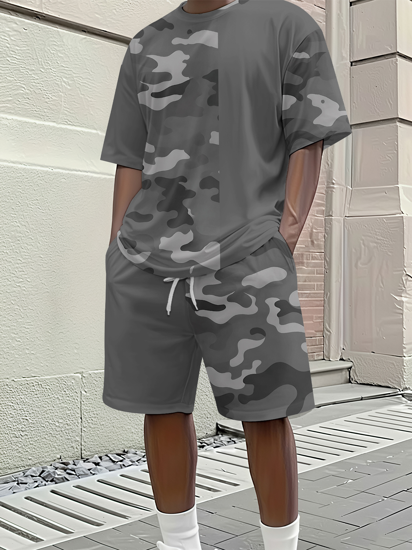 Ensemble Homme Camouflage Patchwork Gris Ensemble décontracté à manches courtes pour homme pour le printemps/été et les vacances, Patchwork camouflage gris, Ensemble tendance à manches courtes avec short, Tenue tendance style vacances, Style décontracté sportif et respirant, Le cadeau de vacances parfait pour homme