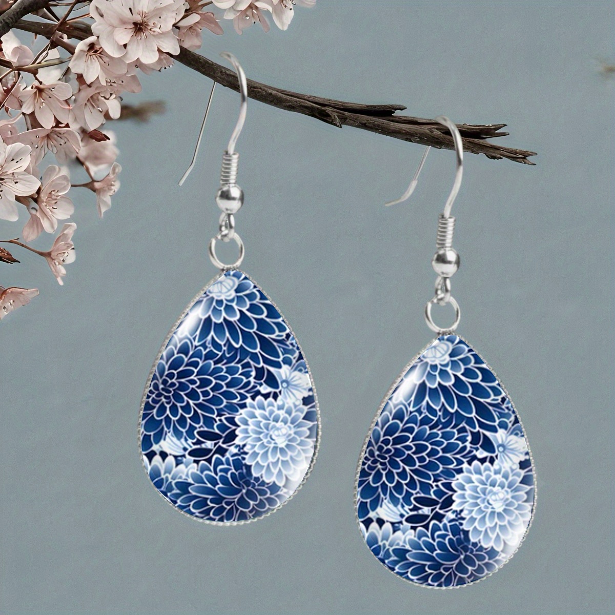TEMU 1 Pair Of Blue And White Gradient Chrysanthemum Pattern Earrings In Porcelain Style, Suitable For Daily Wear & Vacation Jewelry – Thanksgiving