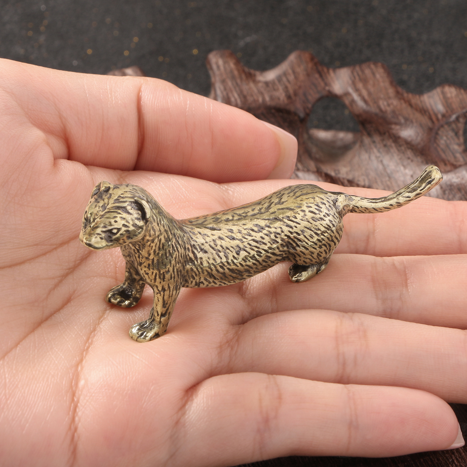 TEMU コレクタブルフィギュア 真鍮製オーナメント かわいいイタチの動物 装飾風景 茶寵 デスクペット クラフトギフト 電源不要 ハロウィン 感謝祭 クリスマスデコレーション用