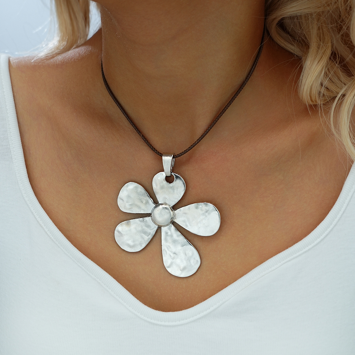 TEMU A Single Piece Of Women's Silvery Vintage Distressed Metallic Asymmetrical Petal Pendant Necklace Featuring Wax Cord, Ideal For Long Autumn And