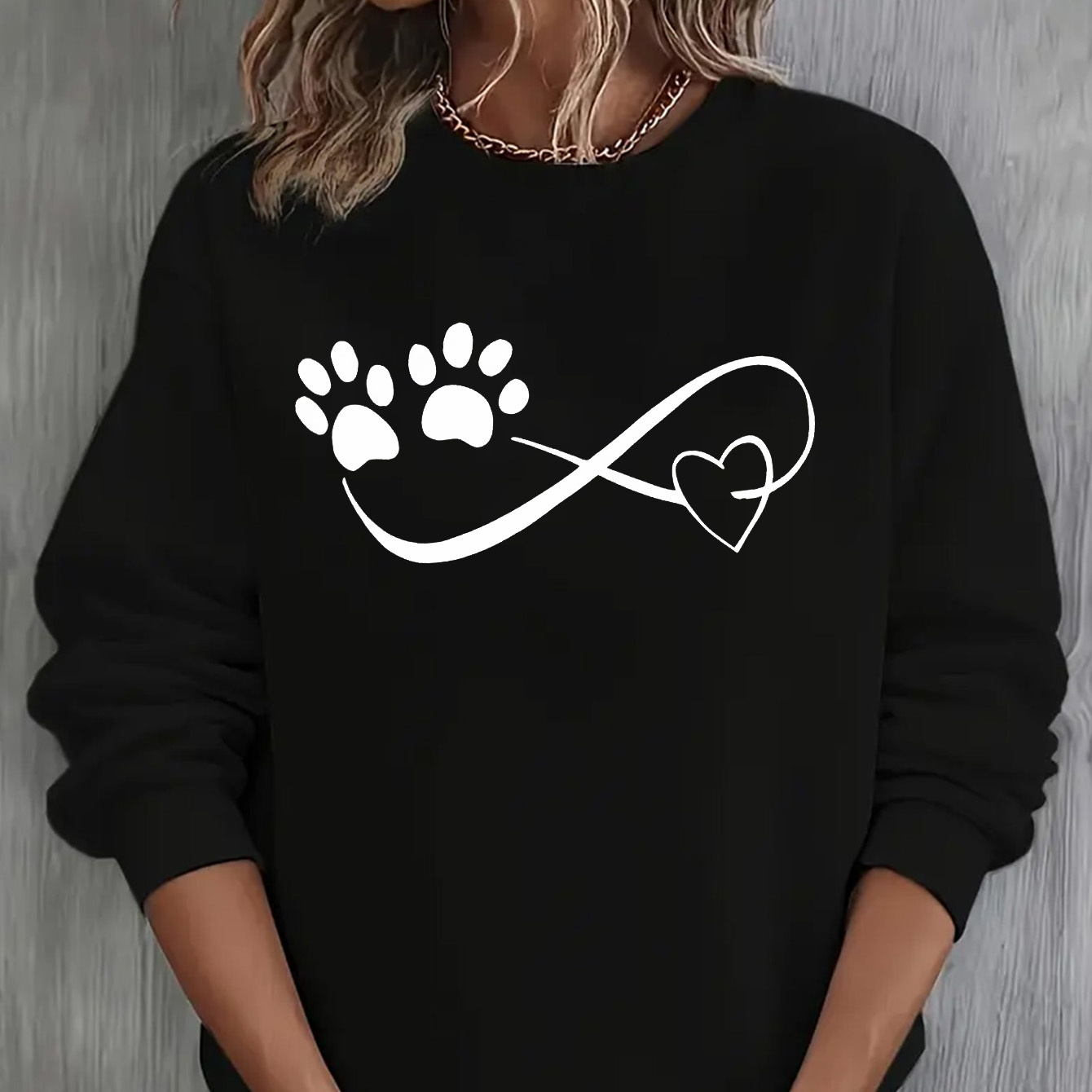 

Cozy Fleece-lined Women's Sweatshirt With Cute Dog Paw & Heart Print - Casual Long Sleeve Pullover, Round Neck