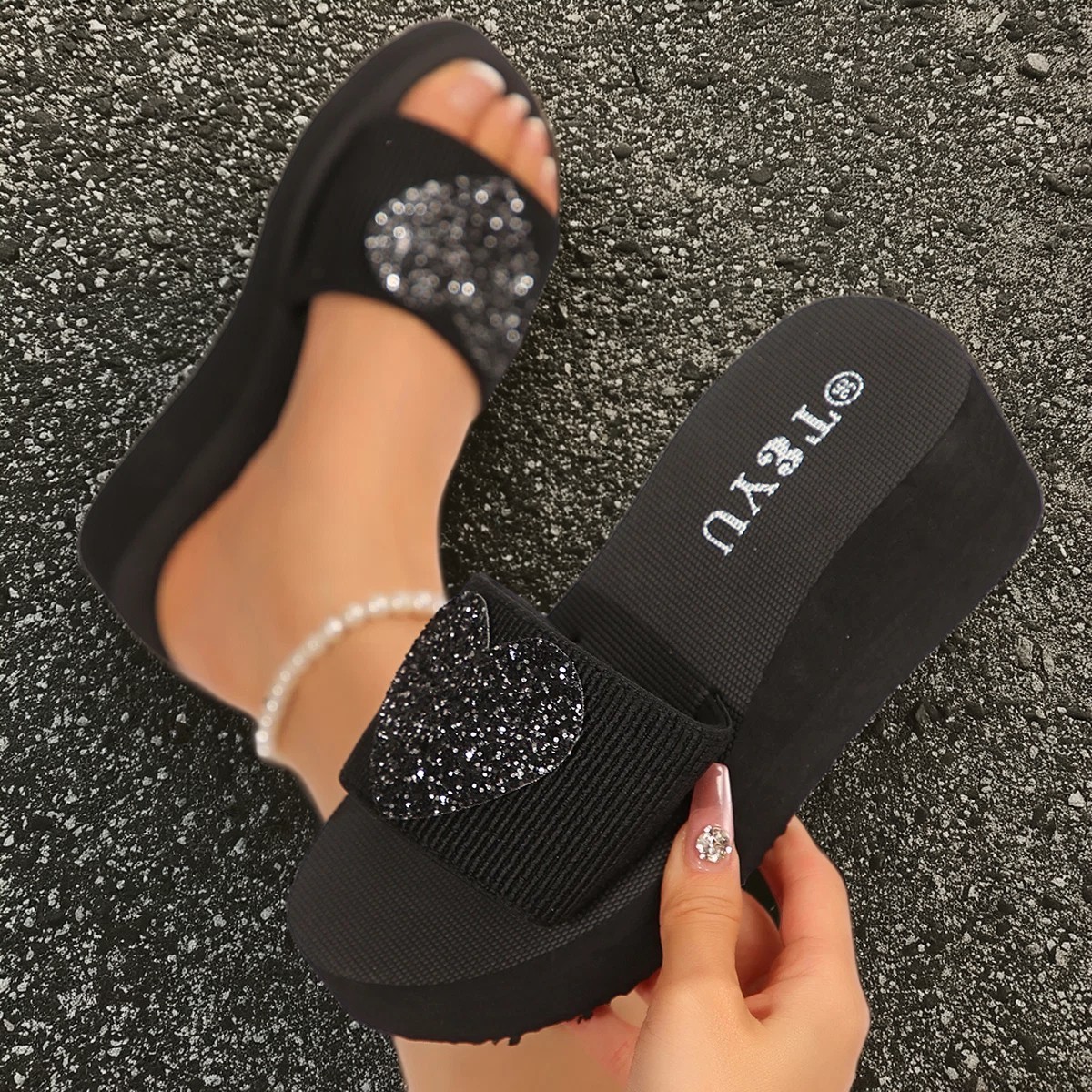 TEMU Women's Summer Fashion Wedge Slippers, Heart-shaped Sequined Decor, Comfortable Feel, , Suitable For Outdoor Leisure Dating Walking, Beach Thick