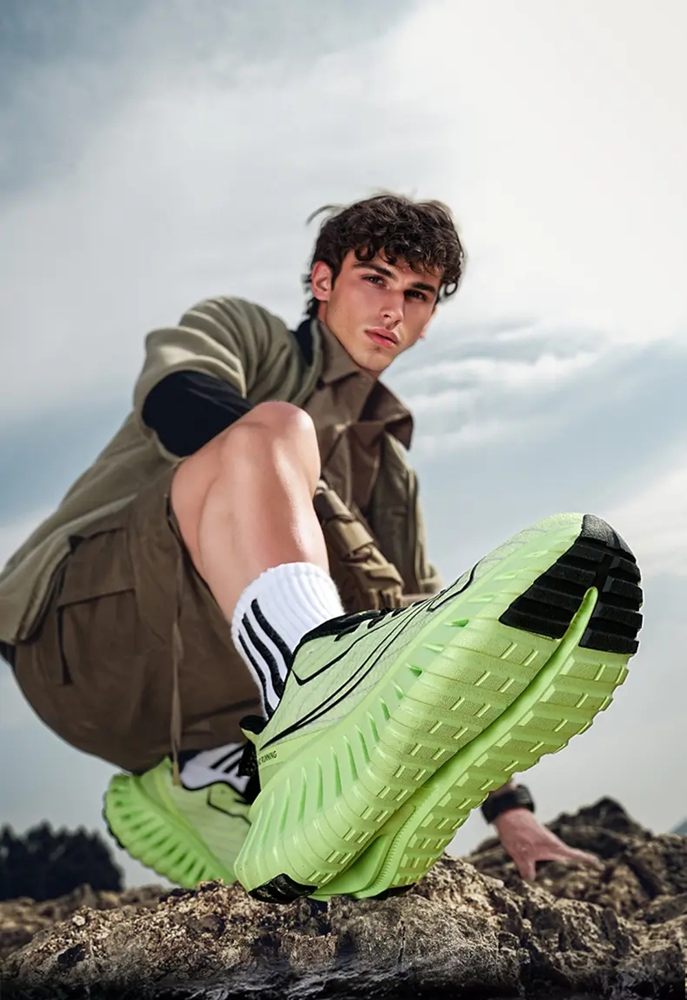 Carbon Plate Technology - Men's Road Running Shoes, Thick-Soled Casual Sneakers for Men, Comfortable and Breathable Fabric Upper, Cushioning and Shock-Absorbing MD Midsole, Slip-Resistant and Wear-Resistant Rubber Outsole, Low-Top Lace-Up Closure