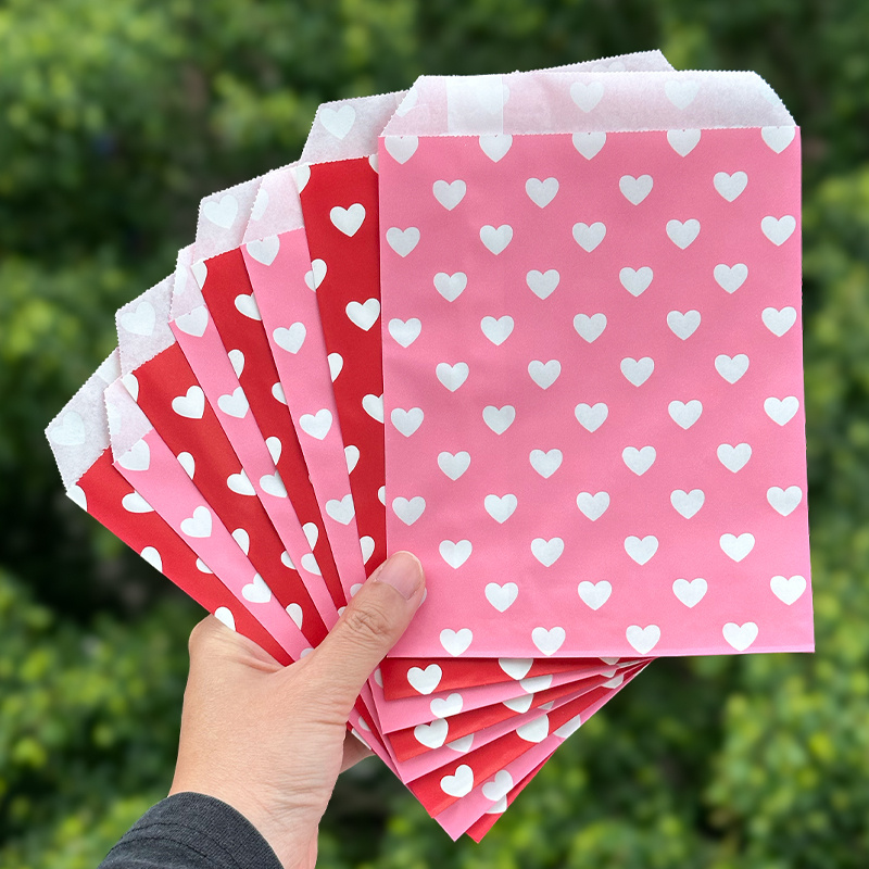 E-shop 50 Stück Valentinstag Herz-Flachpapier-Geschenktüten, Rosa & Rotes Herzmuster-Design, Henkellose mit flachem Boden für romantische Partys,