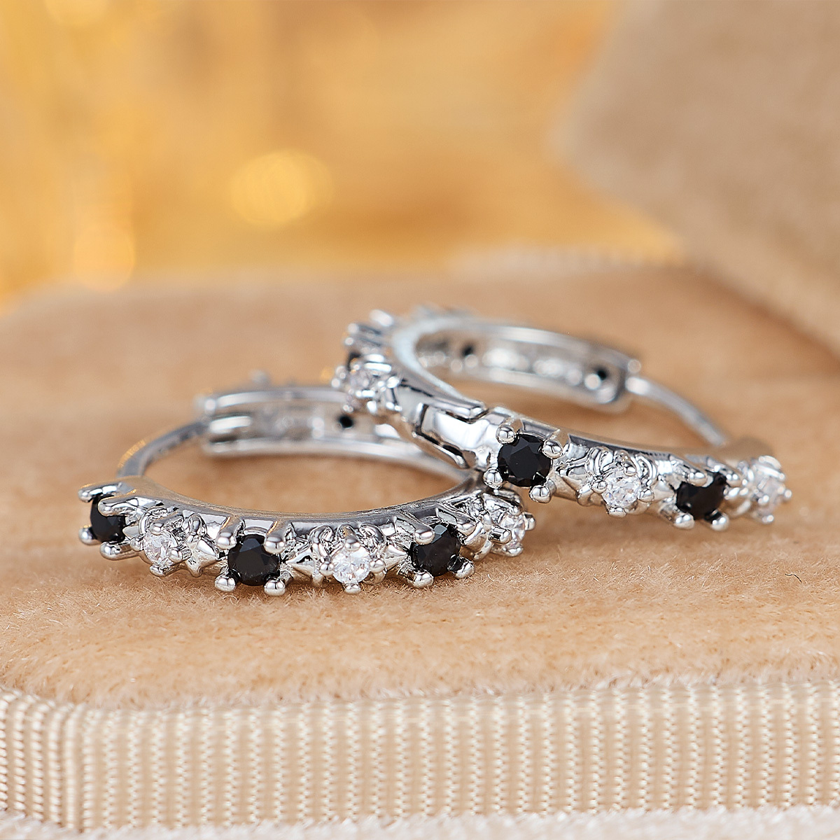 Women's Geometric Black and White Synthetic Zirconia Stud Earrings