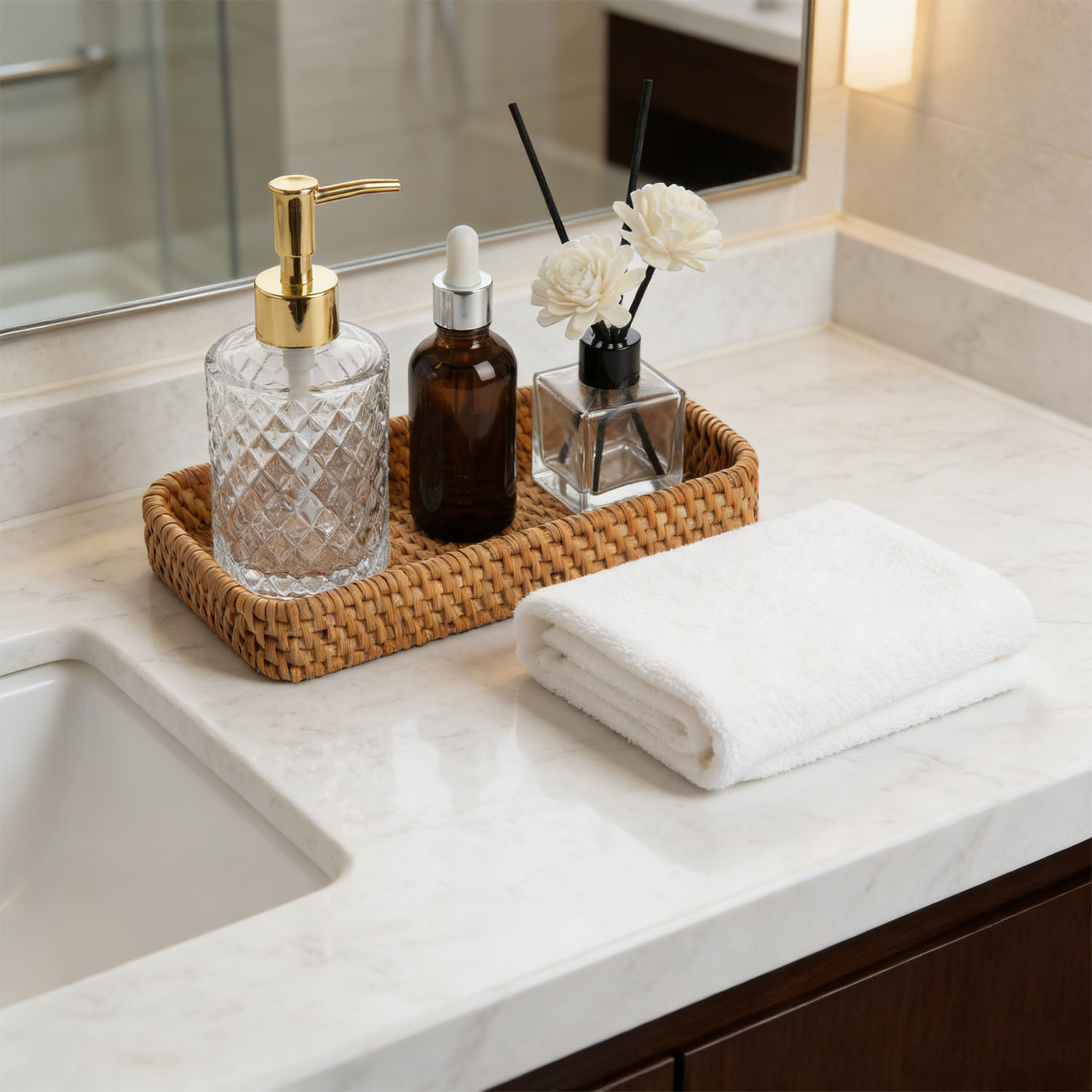 2 Hand-Woven Rattan Bathroom Storage Trays, Multi-Functional Entryway Tabletop Key and Sundries Decorative Tray, Toilet Tank Decorative Basket for Storing Keys, Vanity Items, Candles, Ornaments, Perfume, and Long Hand Towels, Exquisite Home Storage