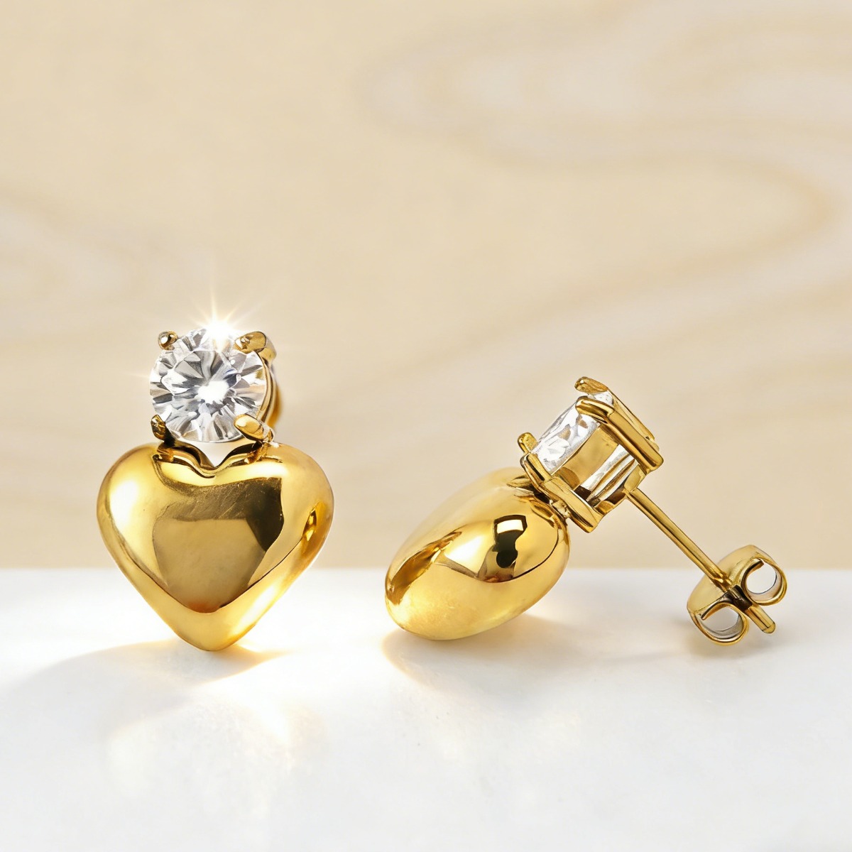 Women's 0.8 Carat Brilliant Single Moissanite Heart-shaped Golden Stud Earrings