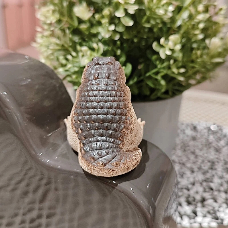 1 шт. чарующая статуя из смолы крокодила - миниатюрная,   ползущий для украшения автомобиля и дома |   подходит для хэллоуина, сада и открытых пространств | настенный, не требуется электропитания | впечатляющая и детальная кузнечная работа, декор крокодила подробные сведения 3