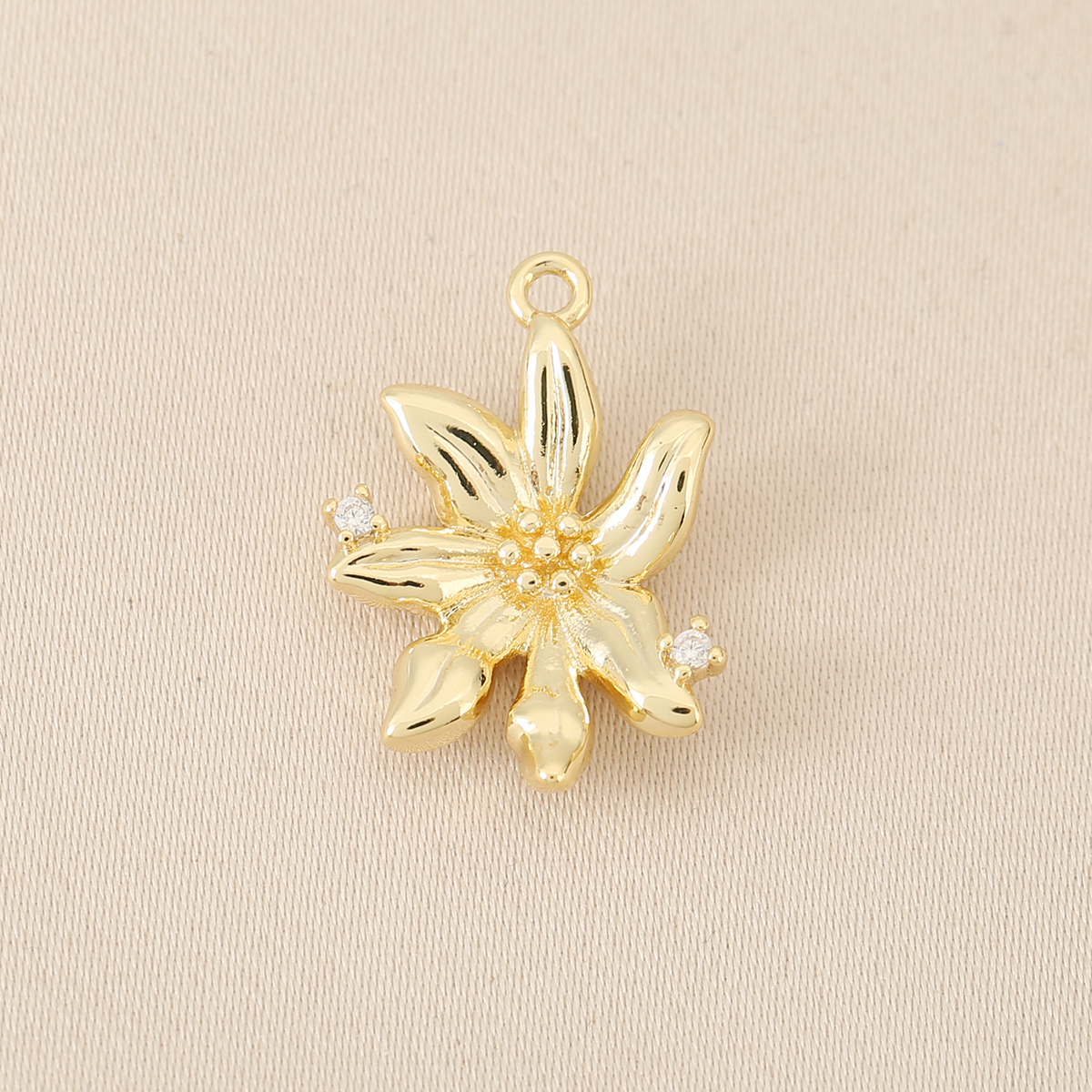 3pcs Unisex Six-Petal Flower Pendant Necklace Set with Zirconia