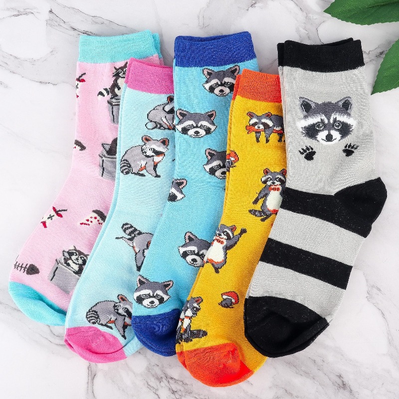 TEMU 5 Pairs Raccoon-themed Gift Raccoon Printed Socks Comfortable Outdoor Women's Mid-calf Socks Animal Party Raccoon Present Raccoon Enthusiast