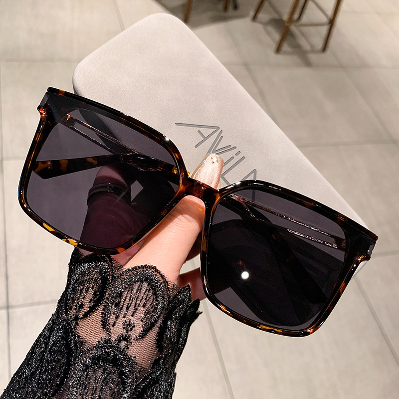 oversized sunglasses women sold on Temu United States display picture 3