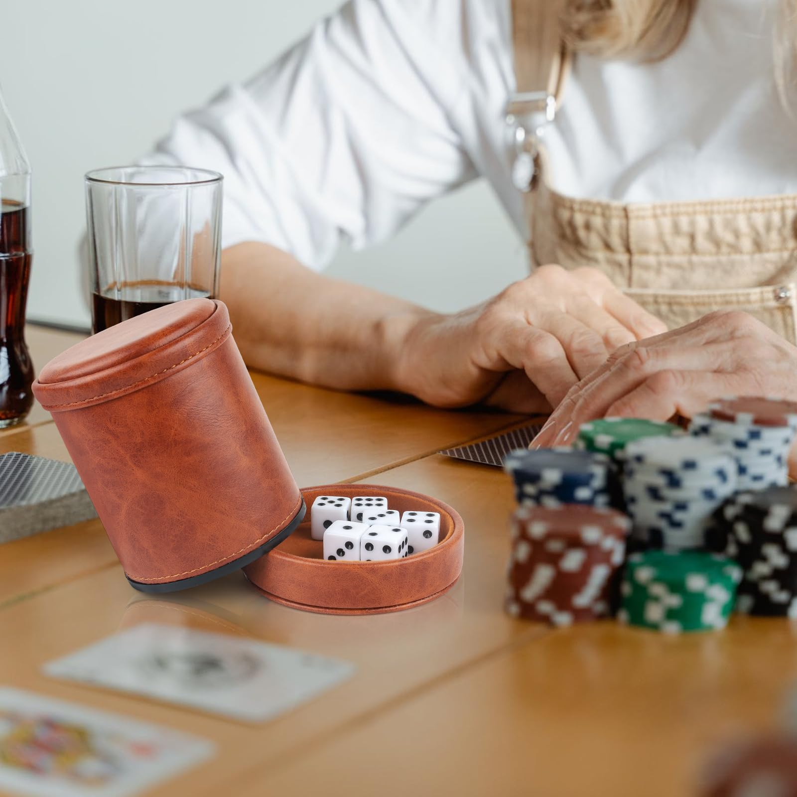 15pcs Dice Set with PP Material Dice Cup and Cloud Texture Design