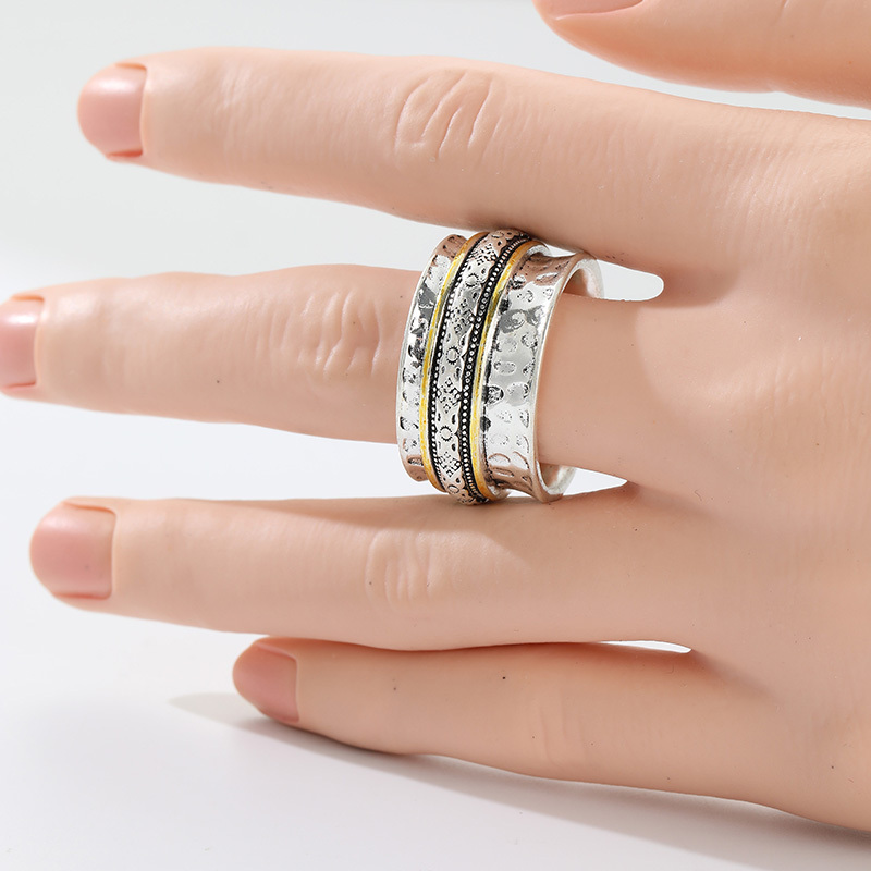 Bohemian Retro Pattern Carved Two-Tone Wide Face Ring