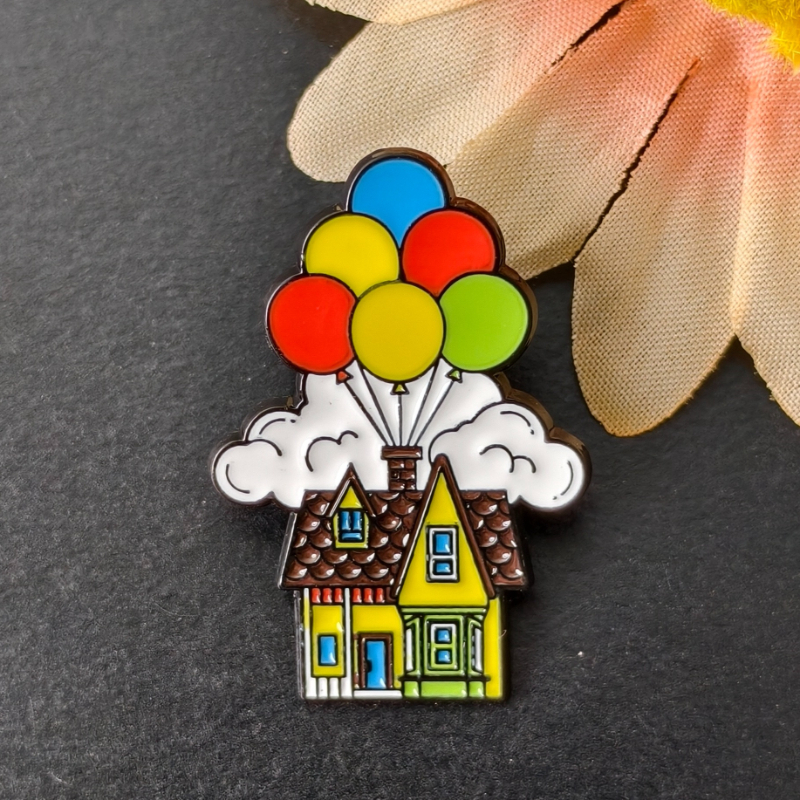 TEMU Pin de Esmalte con Casa de Globos Coloridos de Película de Dibujos Animados, Broche de Solapa, de Película Clásica para Chaquetas, Mochilas,