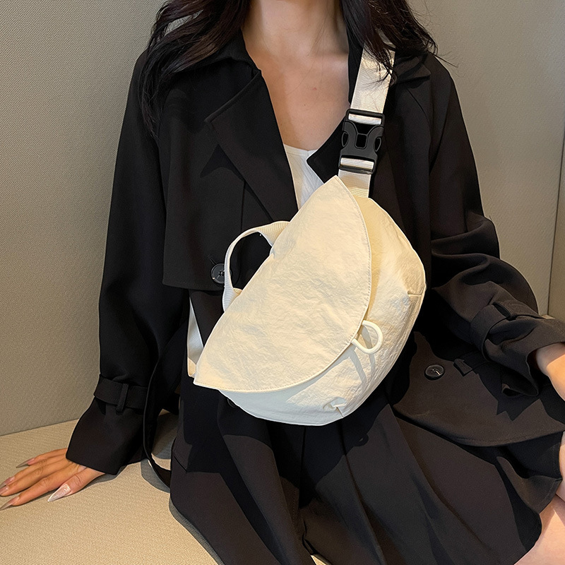 

Minimalist Crossbody Bag For Women, High Aesthetic Japanese-inspired Shoulder Bag With Zipper Closure, Versatile Solid , Polyester Lined, Edge Paint