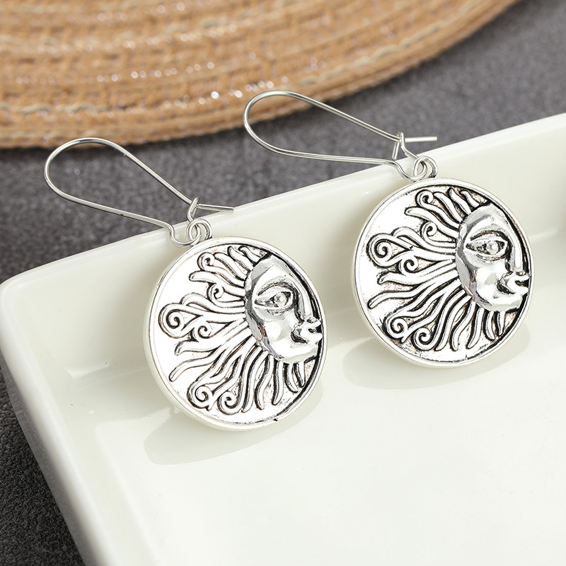 Vintage Sun Pattern Carved Circular Pendant Earrings