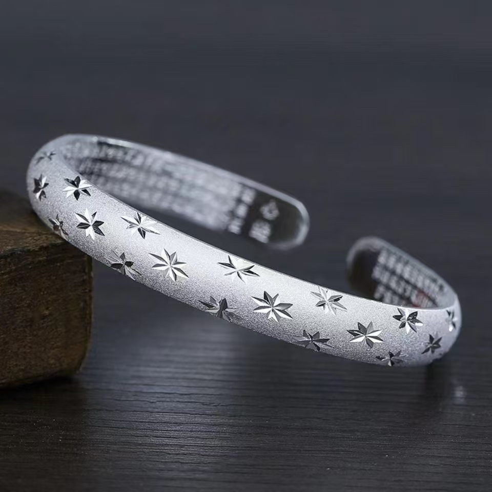 

A Solid Wide-faced Matte Sanding Bracelet With The Heart Sutra Of S999 Silver Full Of Stars, With A Flower-shaped Opening.