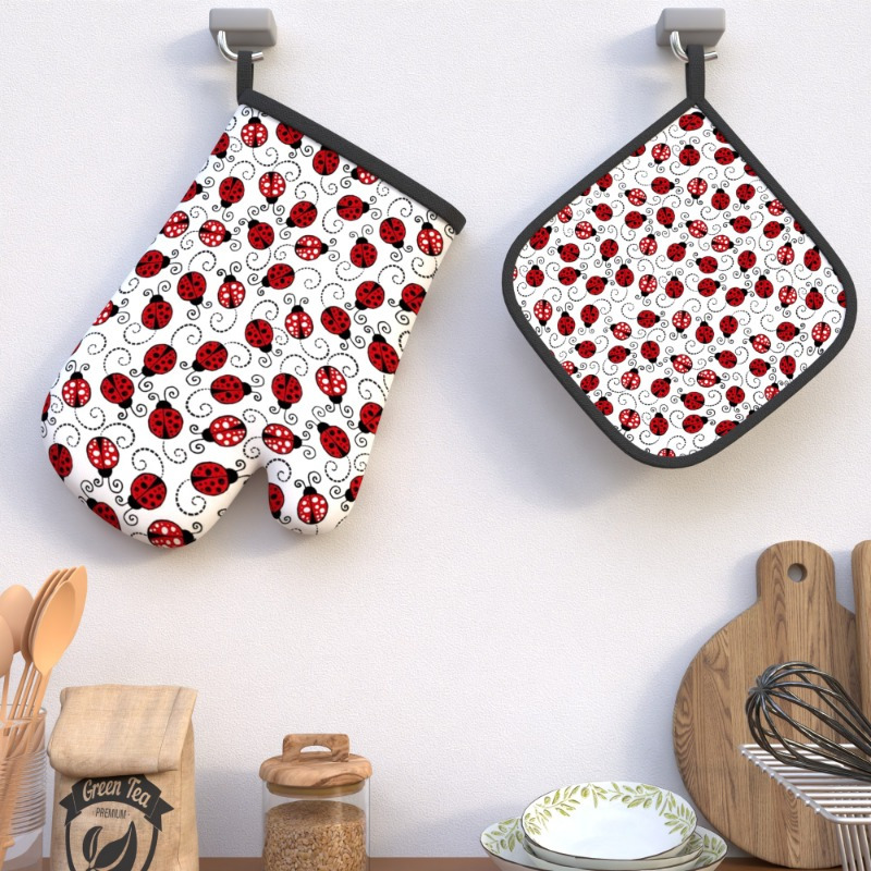 

2pcs 10.6*6.7 Inch Red Ladybug Pattern Oven Mitts And Potholders, Heat Resistant, Ideal For Grilling, Cooking, Baking, Broiling, Microwave Use - Kitchen Decor, Kitchen Decoration, Oven Mitts